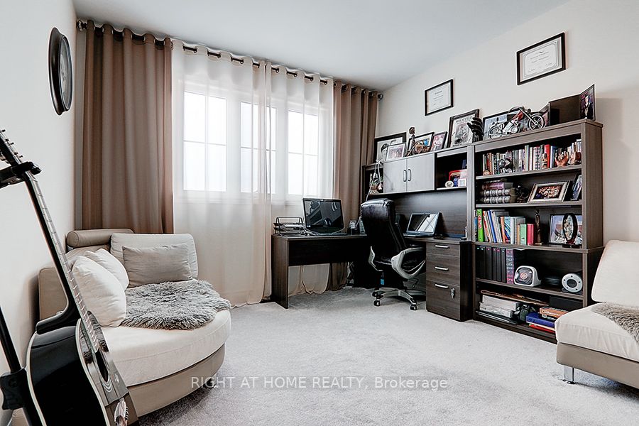 6 Ken Sinclair Cres