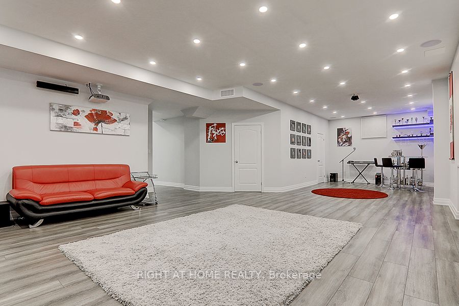 6 Ken Sinclair Cres
