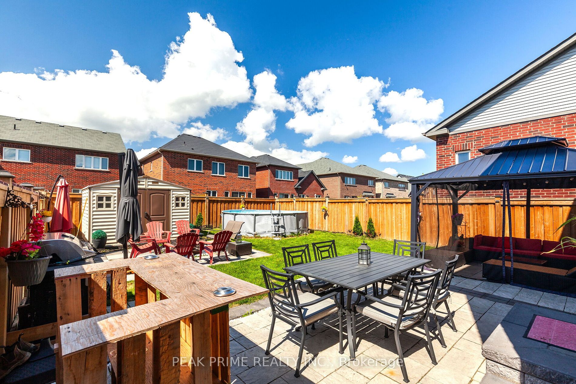 1534 Farrow Cres