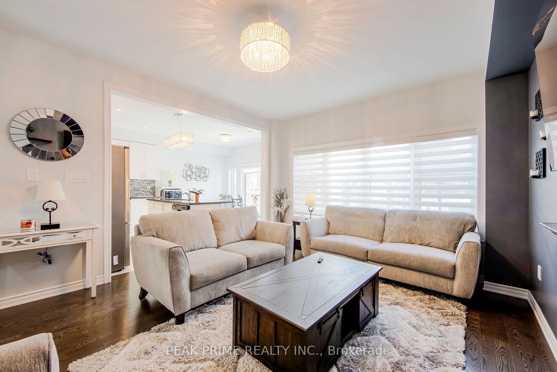 1534 Farrow Cres