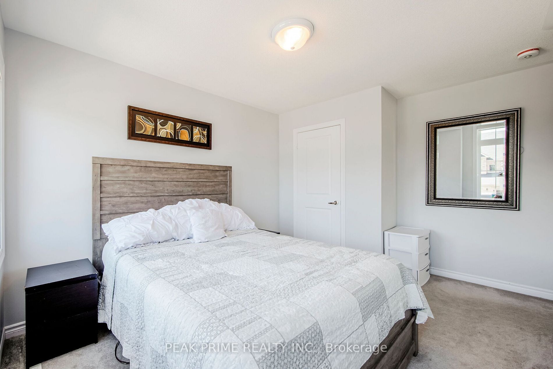 1534 Farrow Cres