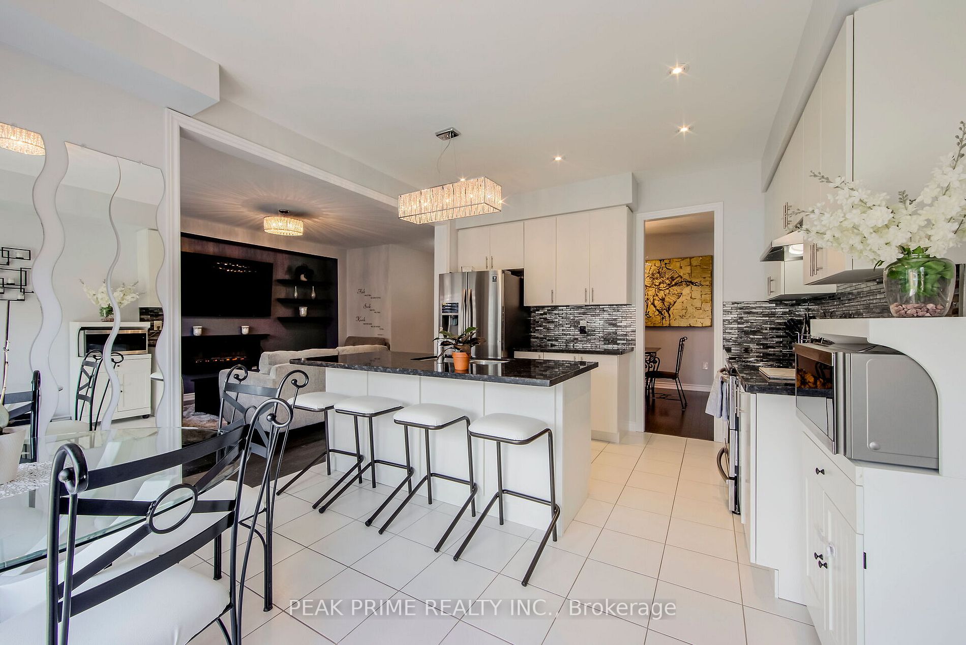 1534 Farrow Cres