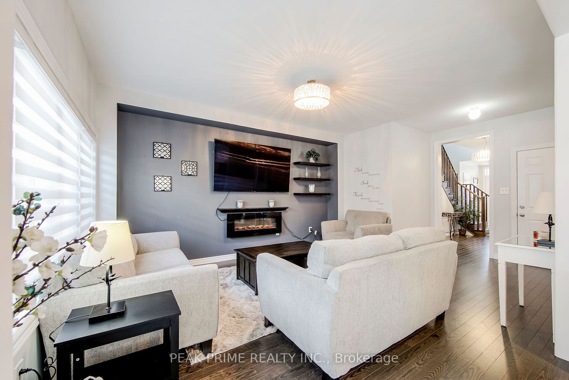 1534 Farrow Cres