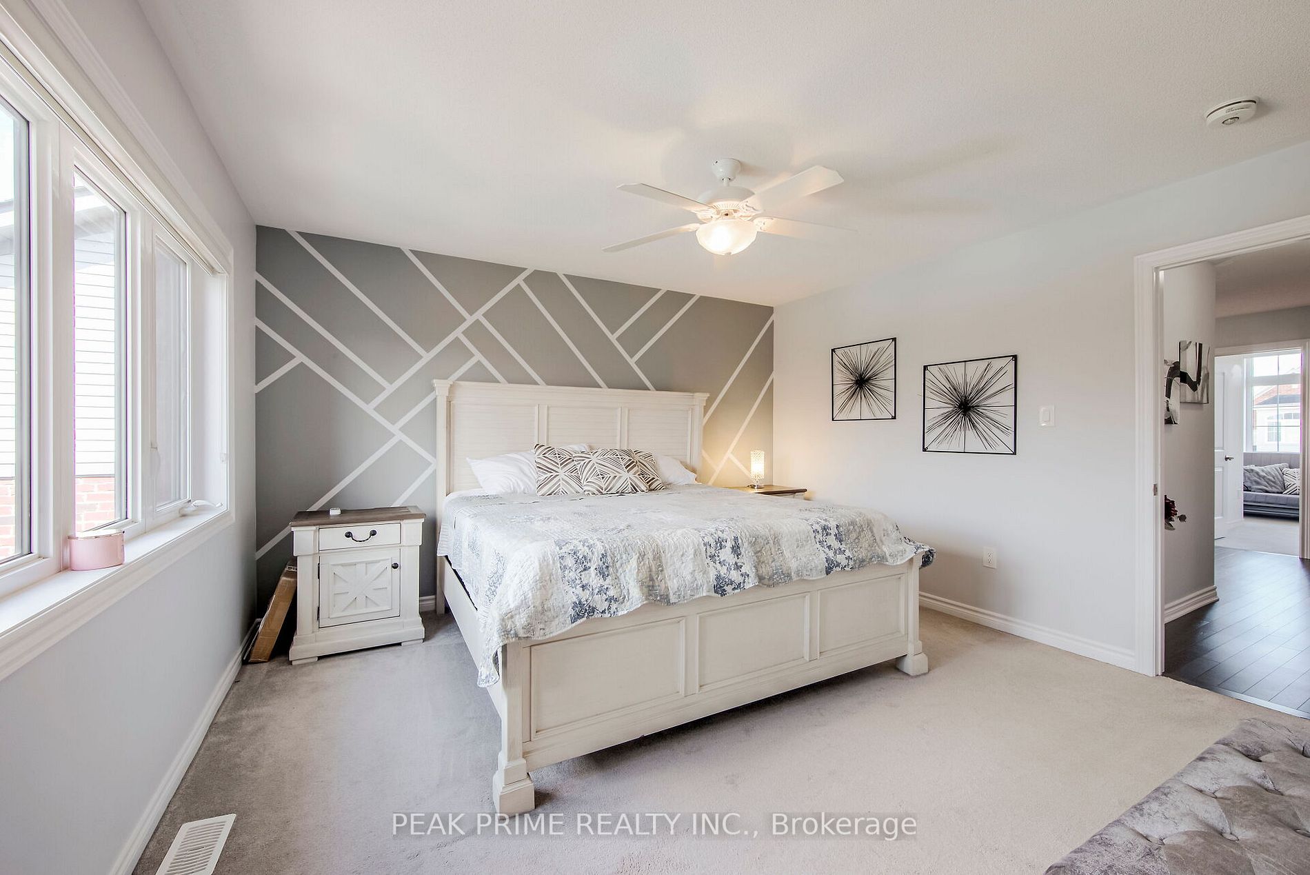 1534 Farrow Cres