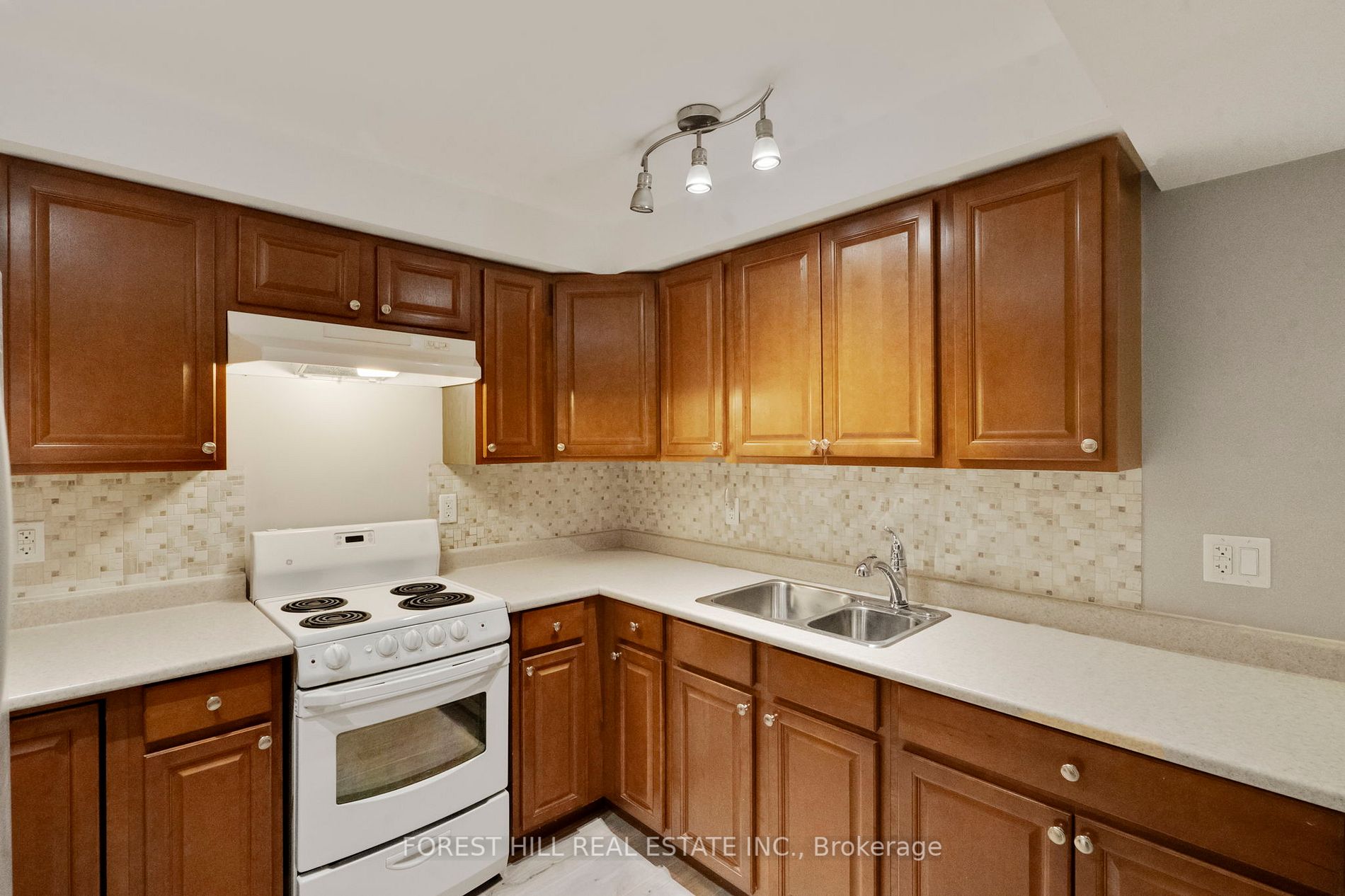 22 Red Mills Dr, #Lower