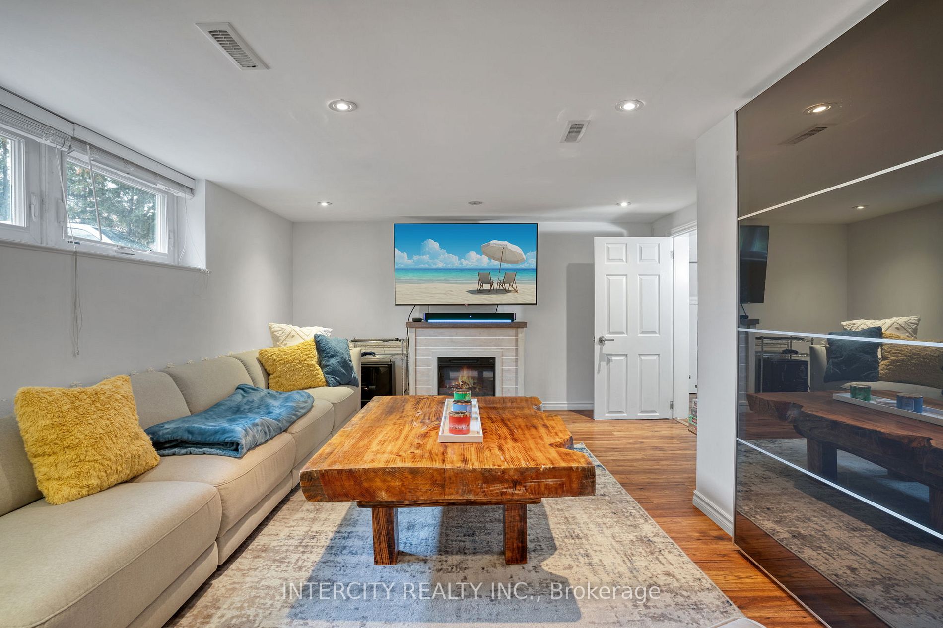 20081 Bathurst St