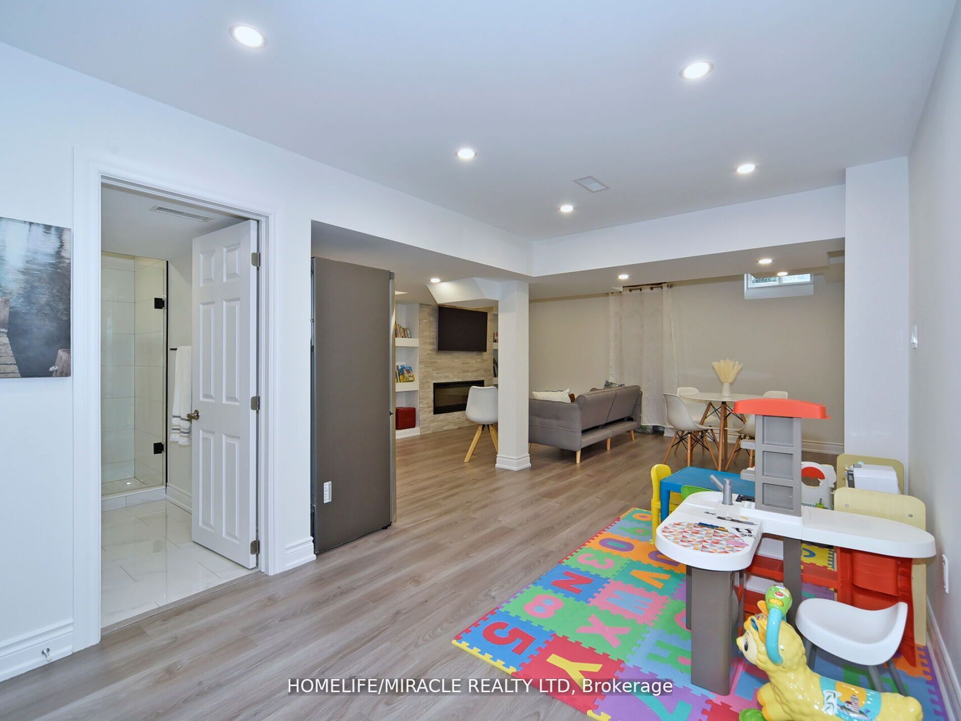 120 Black Maple Cres