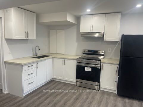63 Arnold Cres