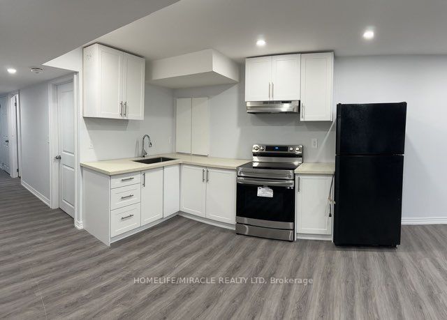 63 Arnold Cres