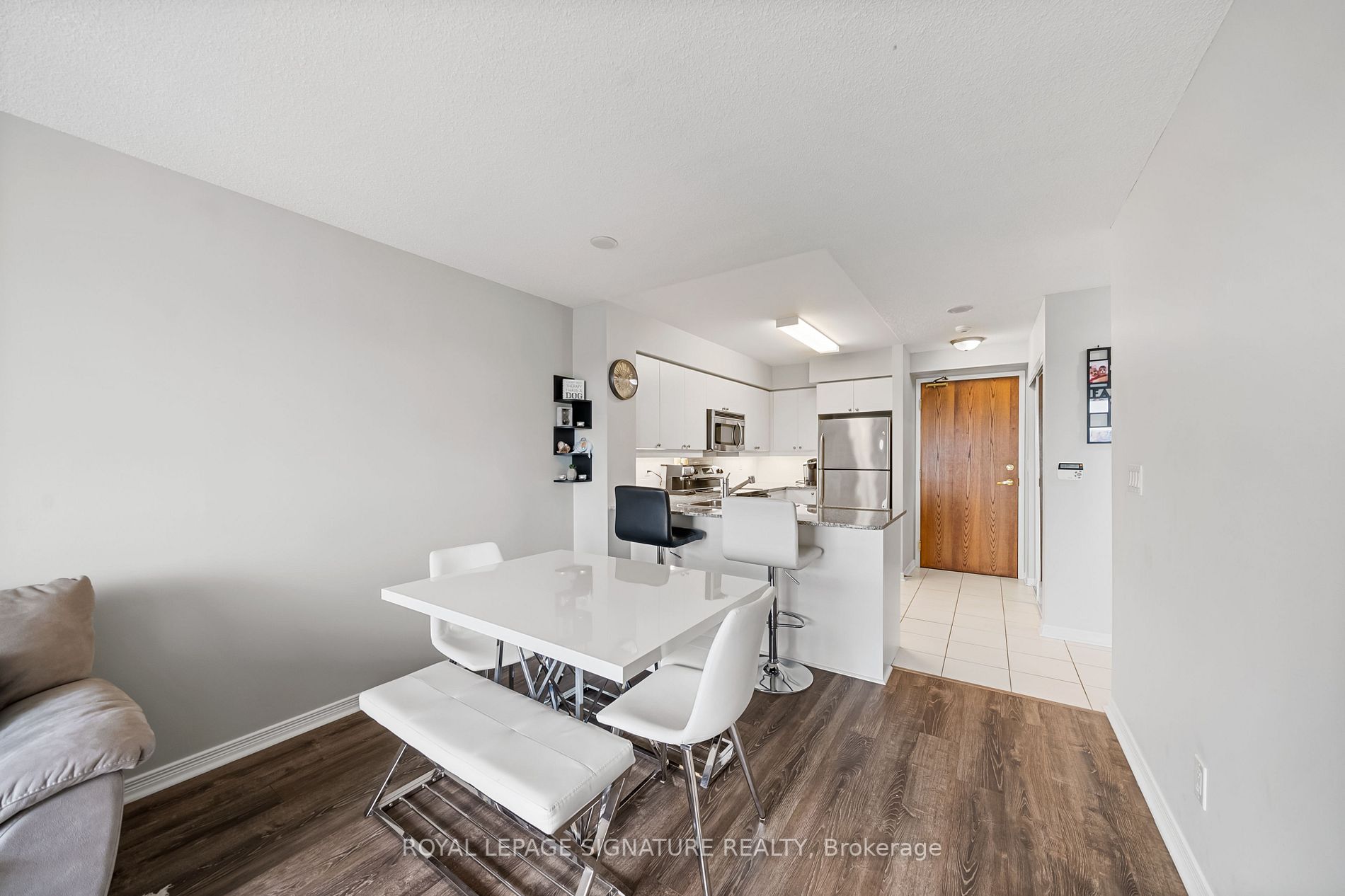 185 Oneida Cres, #702