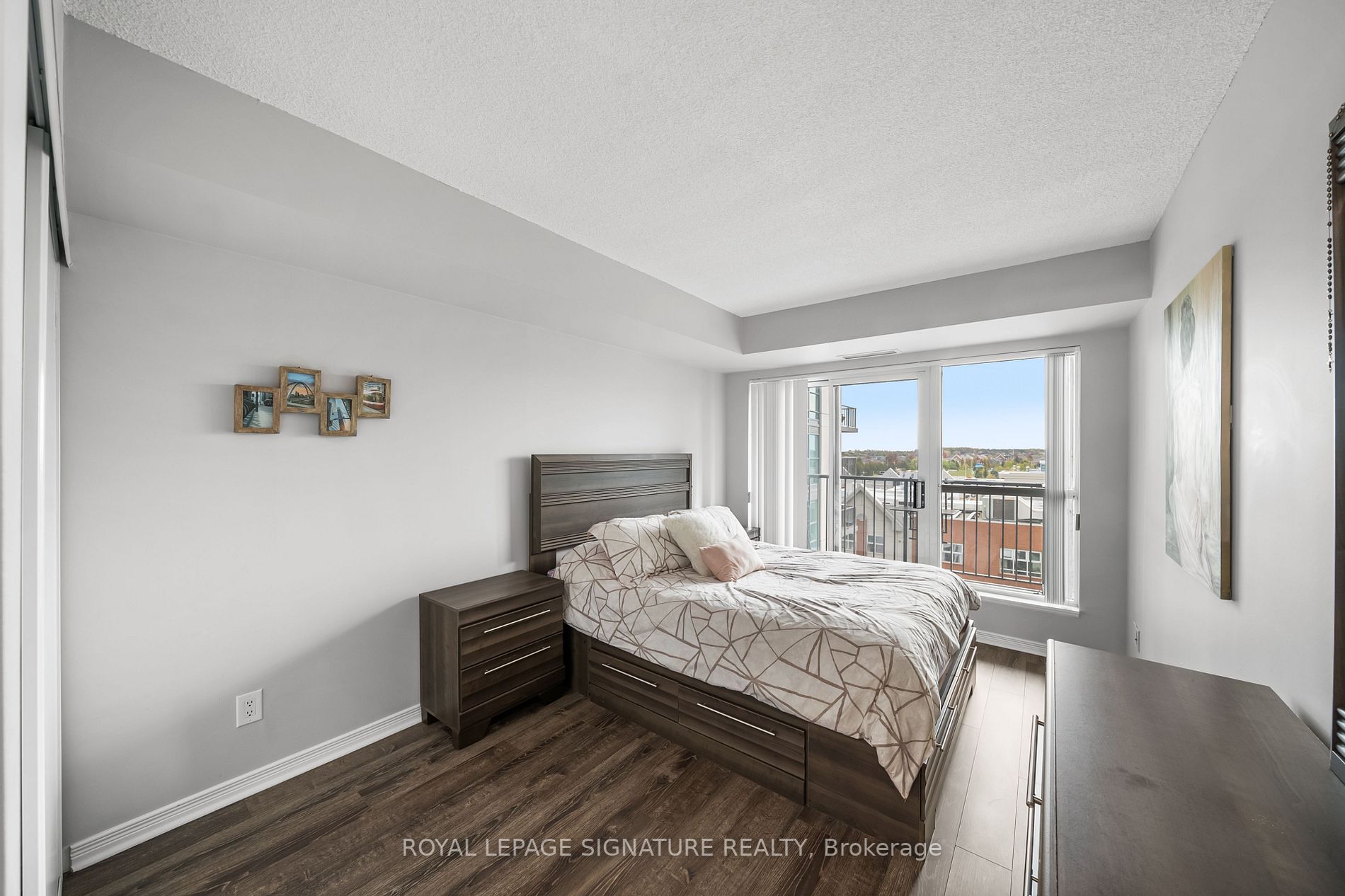 185 Oneida Cres, #702