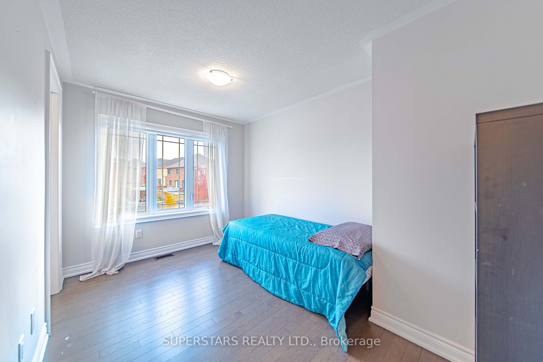 75 Walter English Dr