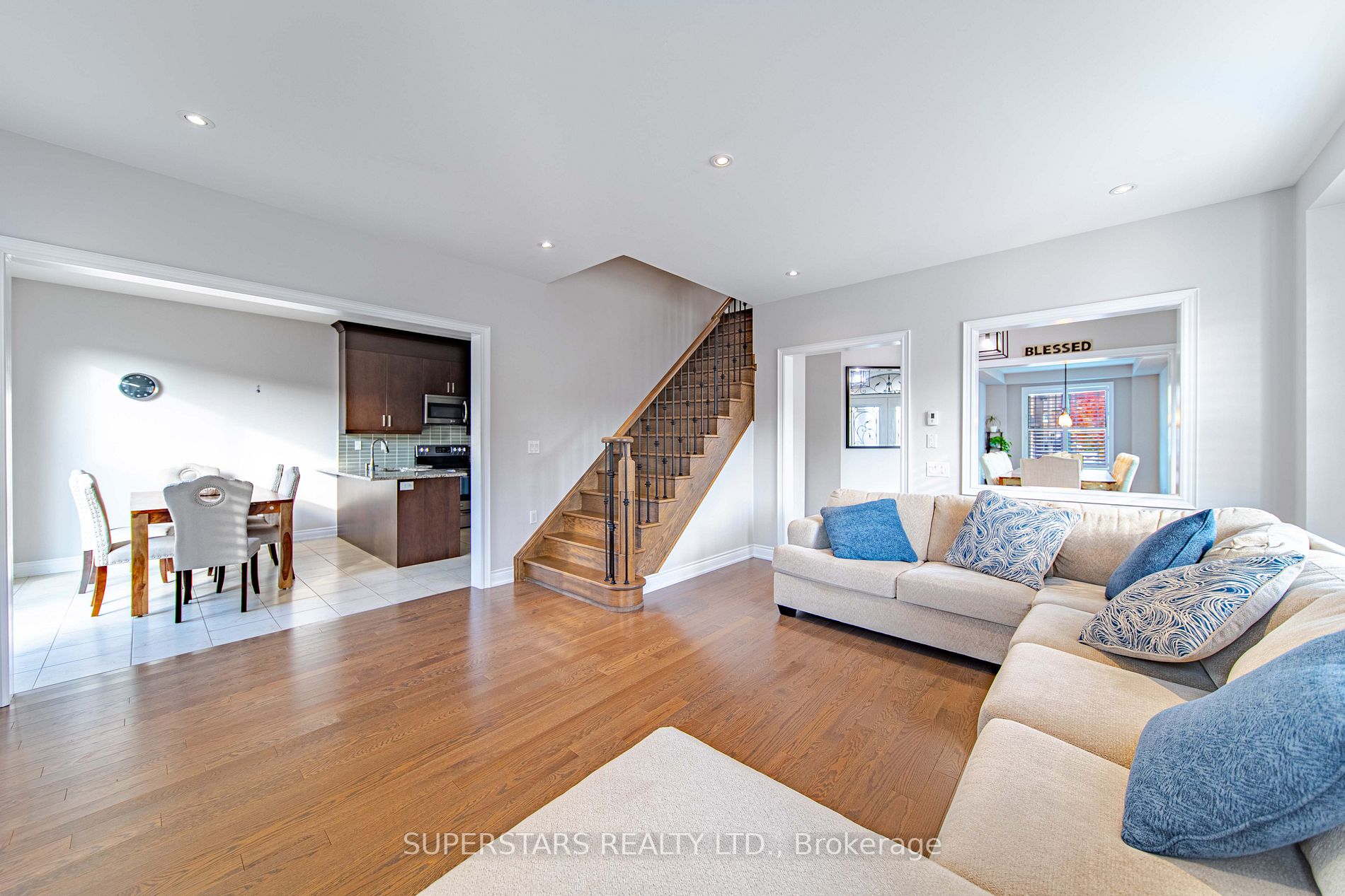 75 Walter English Dr