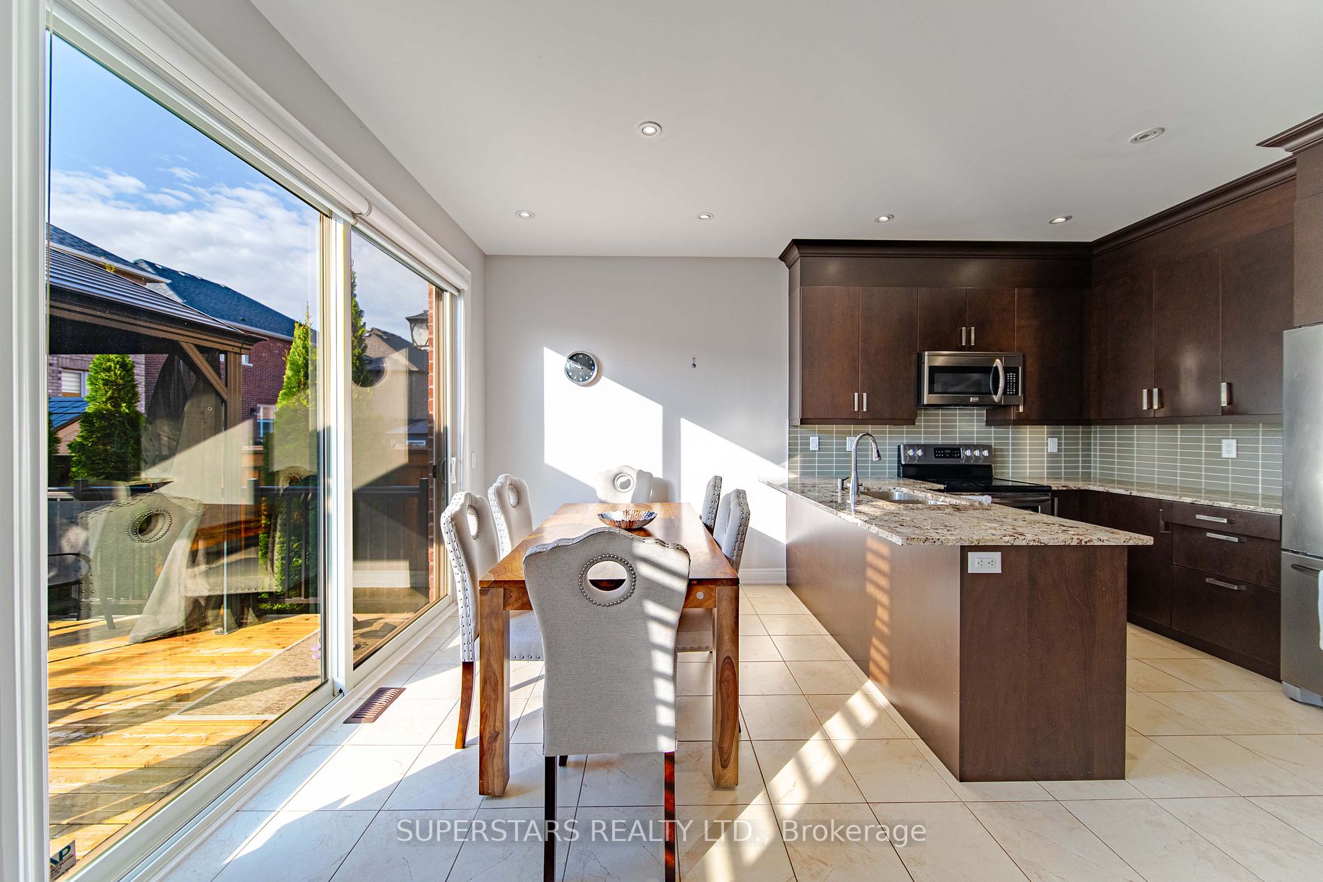 75 Walter English Dr