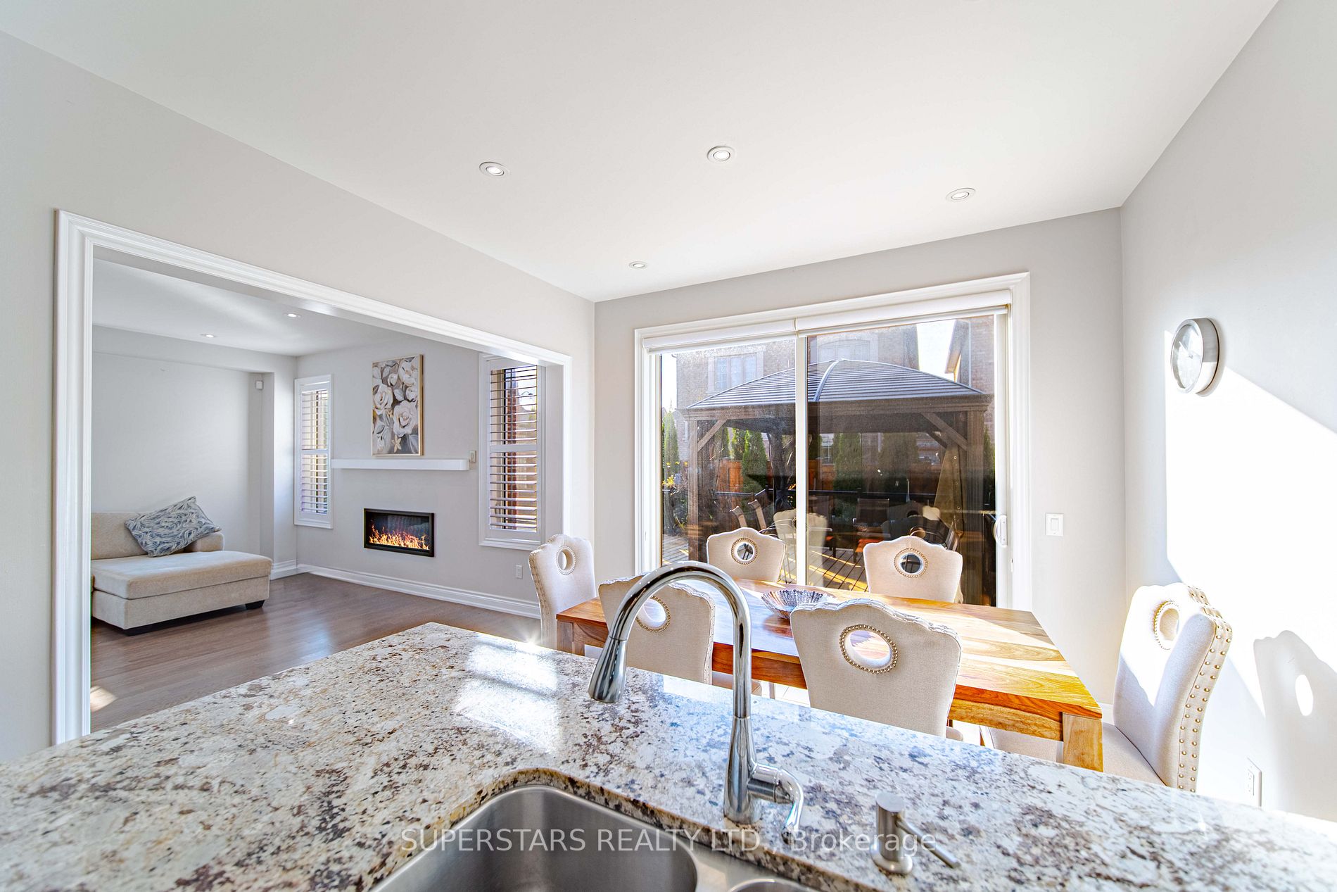 75 Walter English Dr