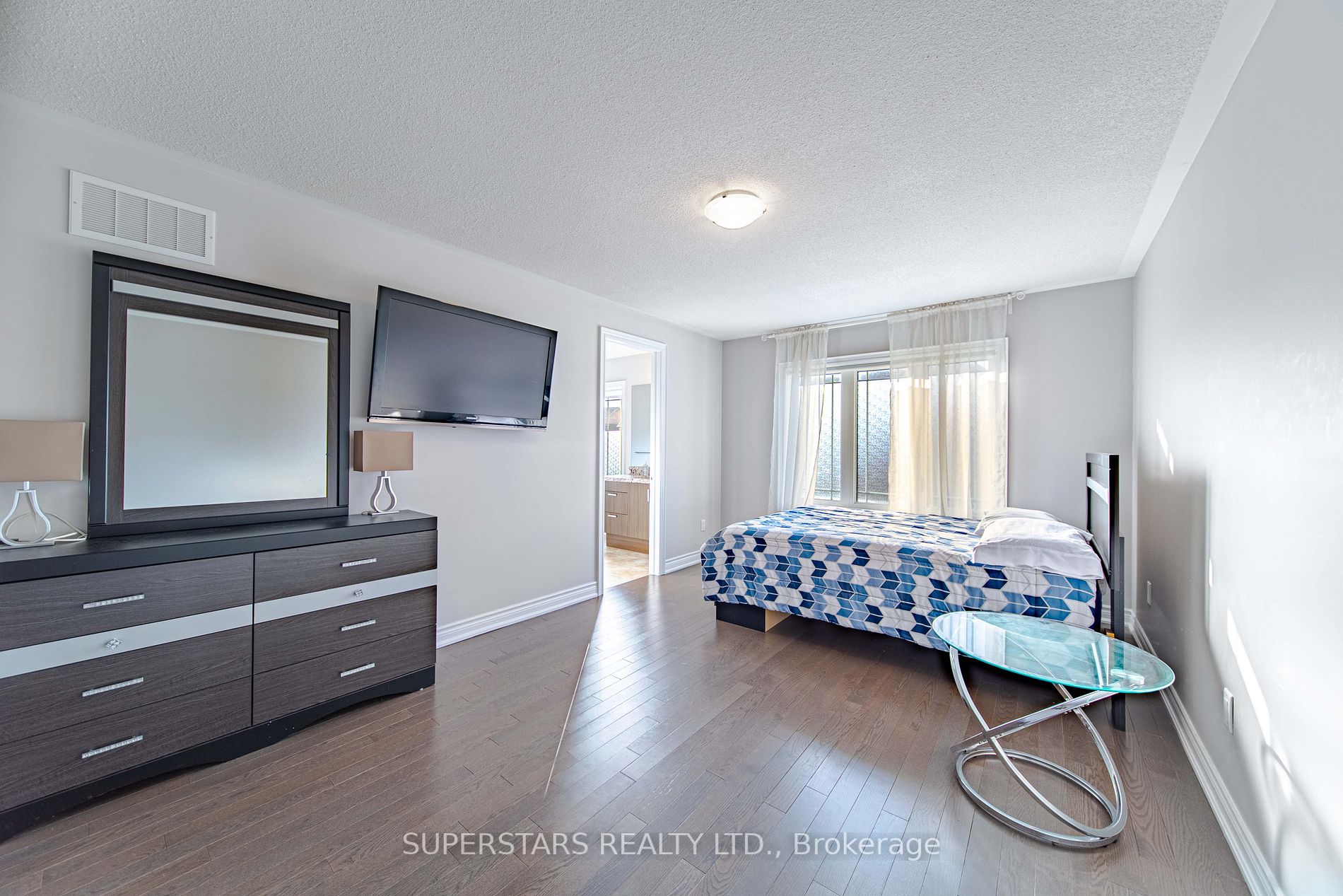 75 Walter English Dr