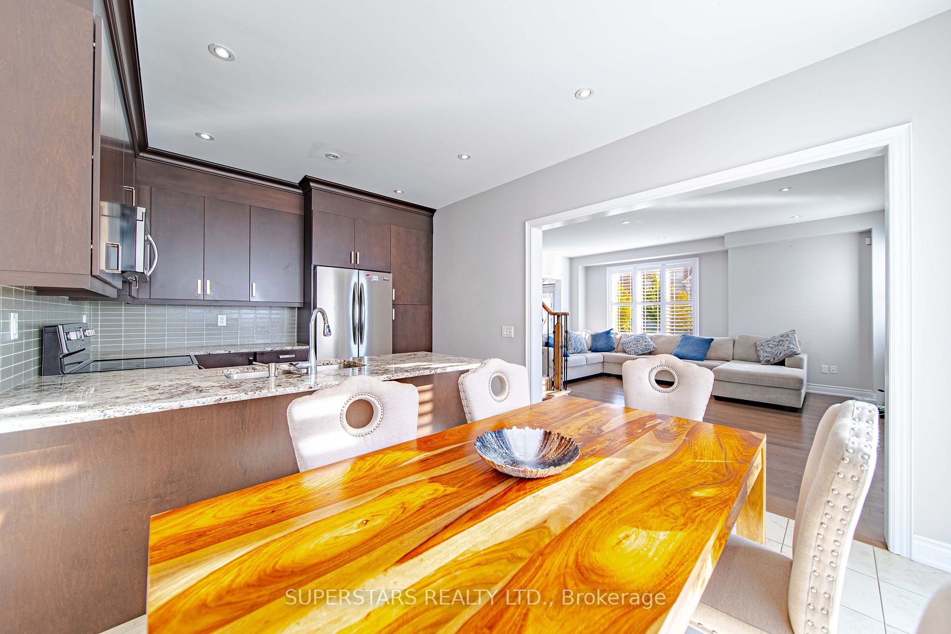 75 Walter English Dr