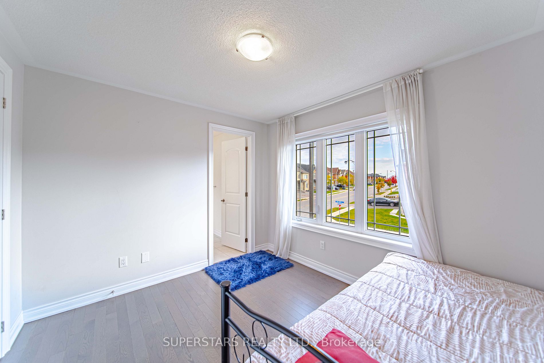 75 Walter English Dr