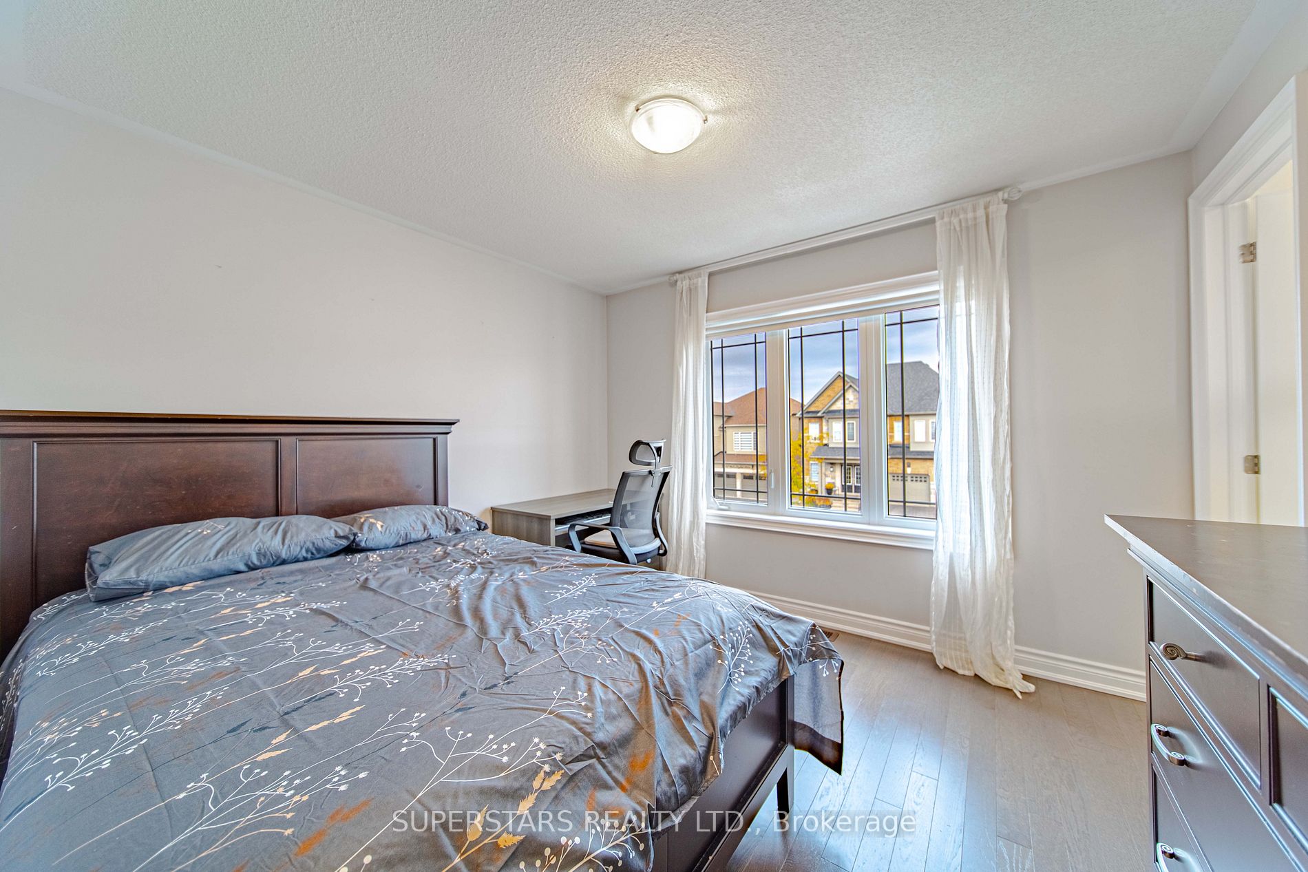 75 Walter English Dr