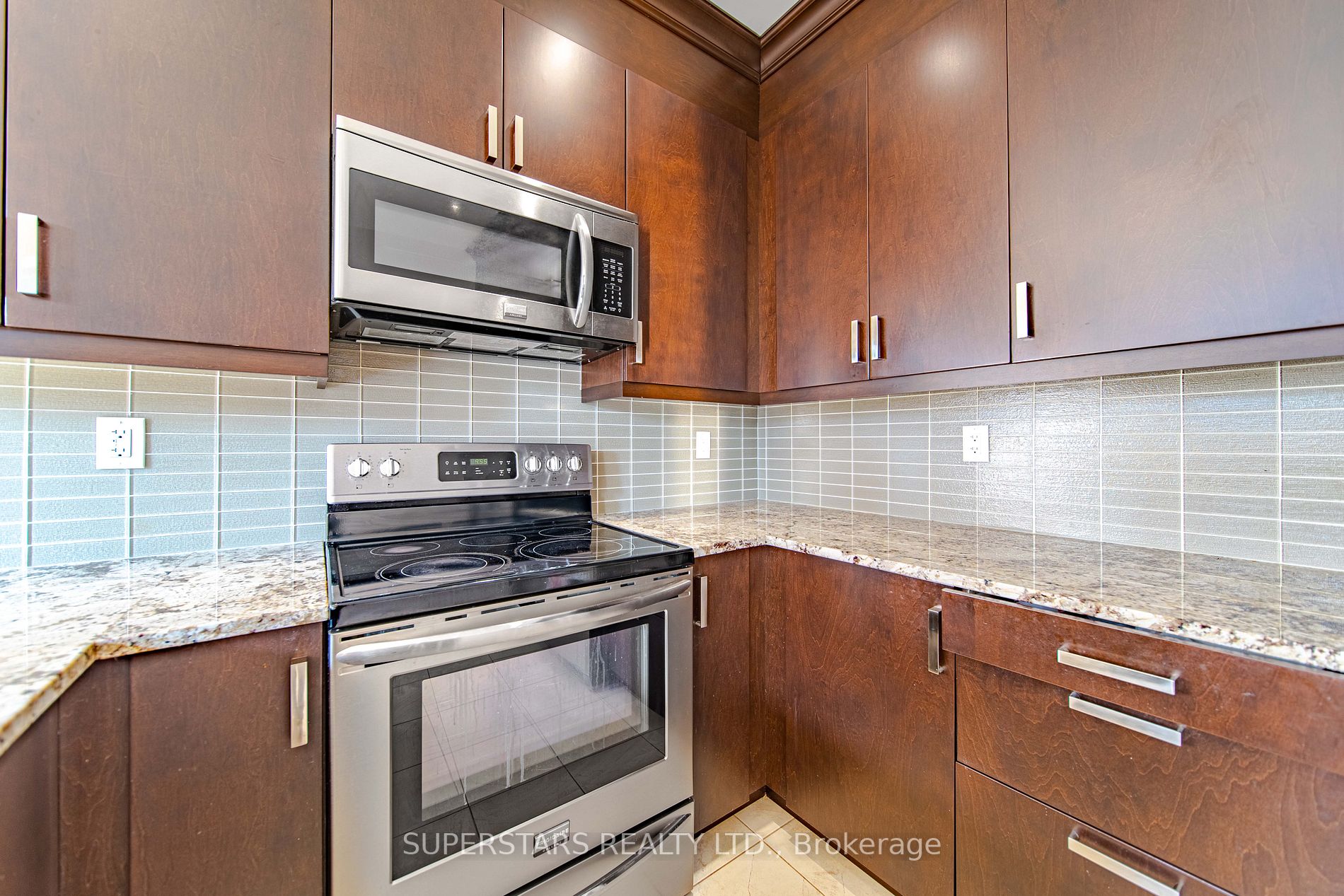 75 Walter English Dr