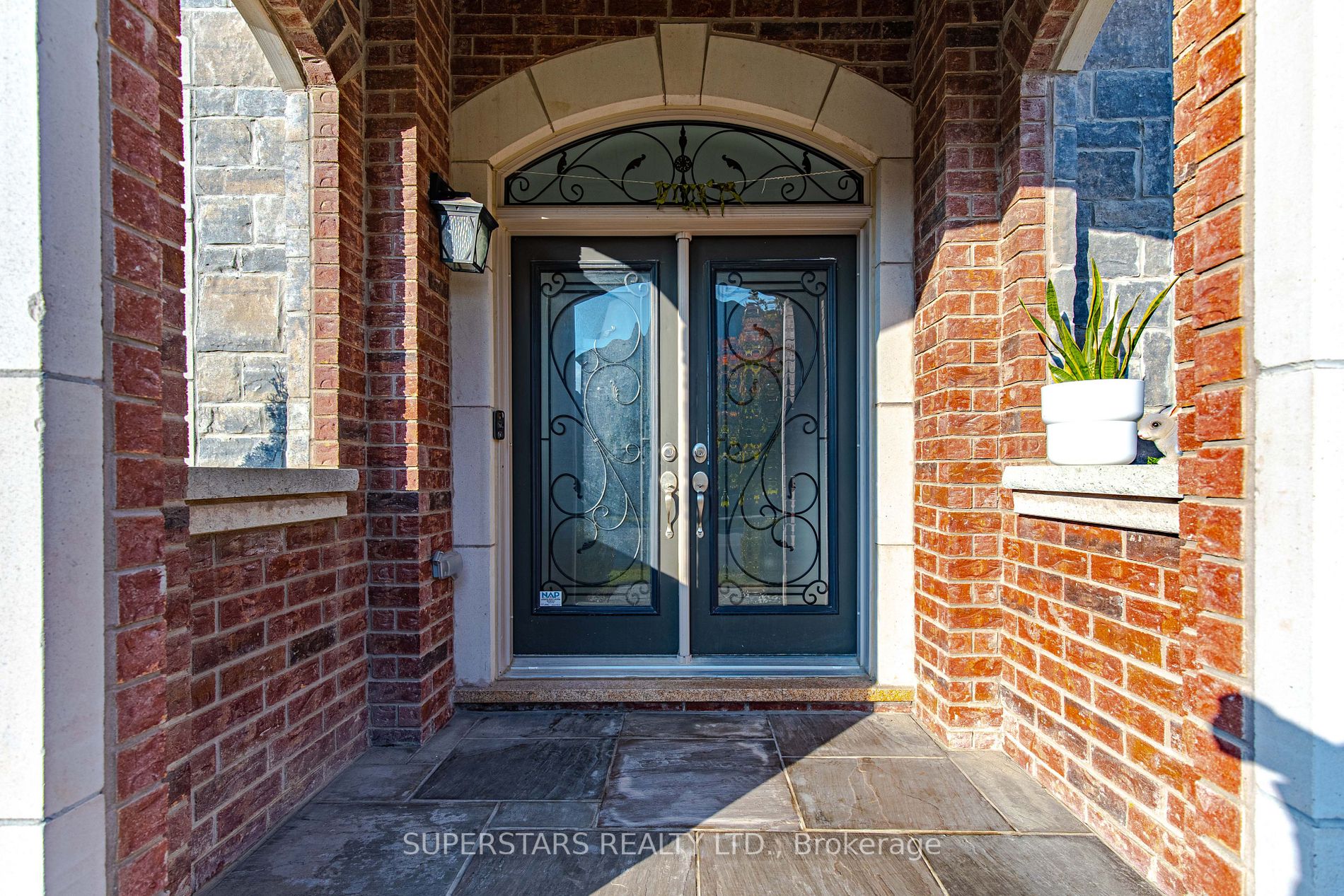 75 Walter English Dr