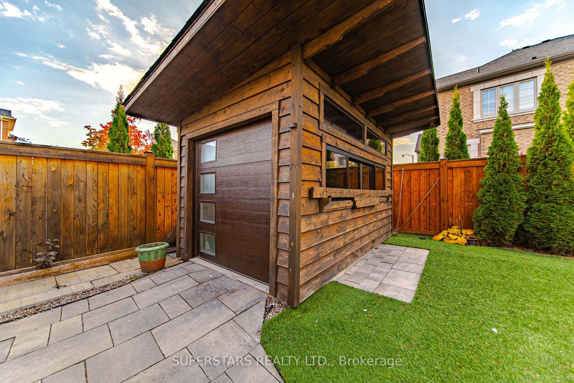 75 Walter English Dr