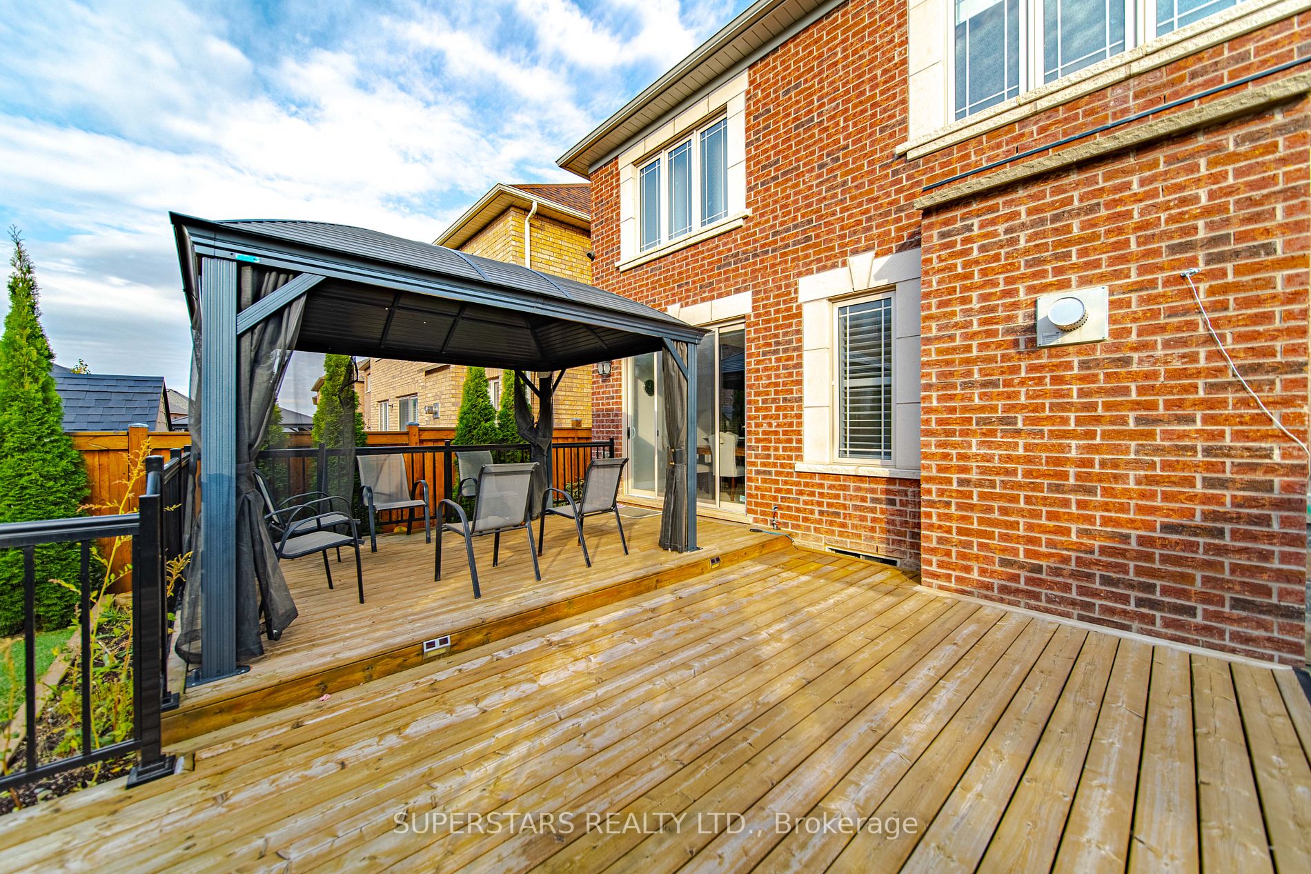 75 Walter English Dr