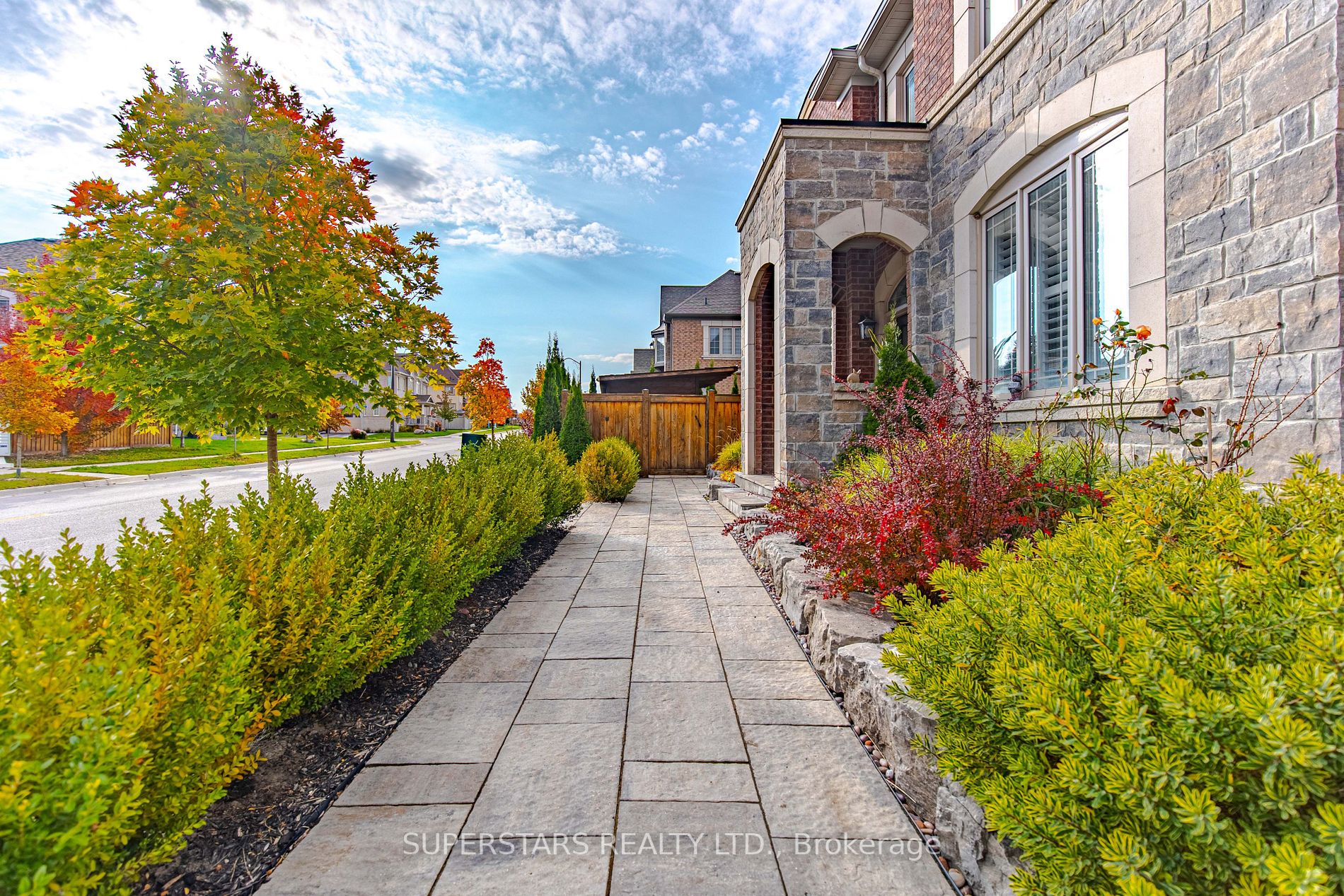 75 Walter English Dr