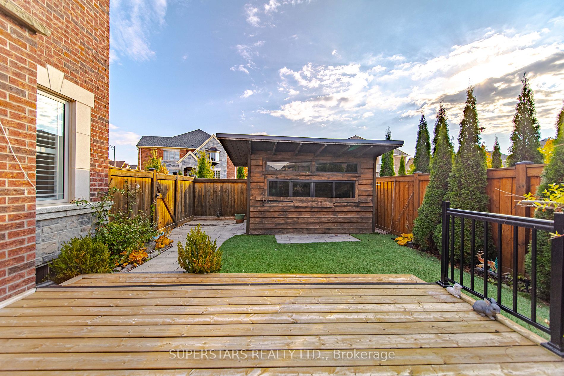 75 Walter English Dr