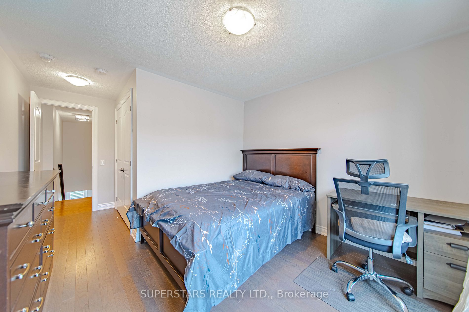 75 Walter English Dr