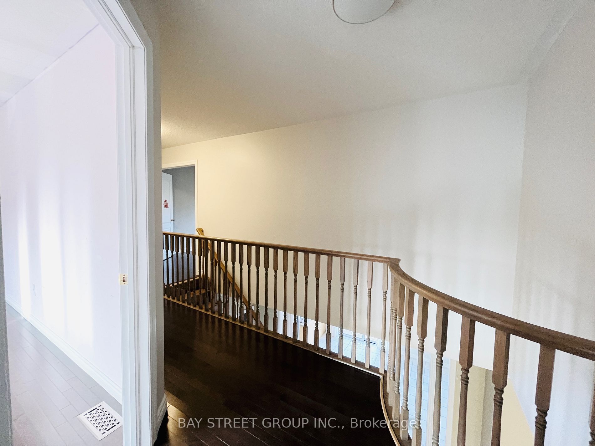 9 Gale Way, #Main
