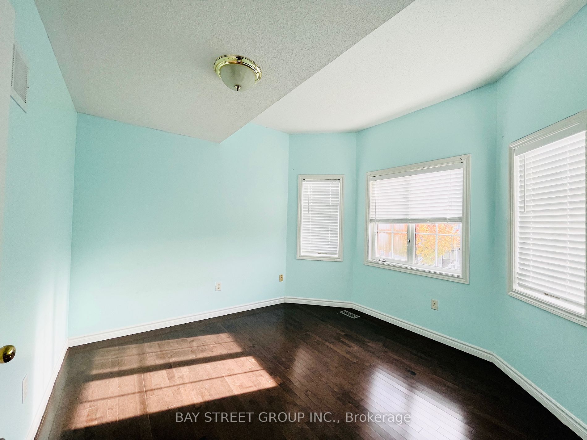 9 Gale Way, #Main