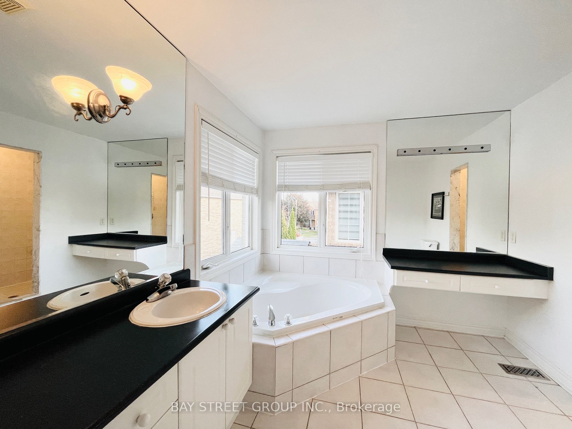 9 Gale Way, #Main