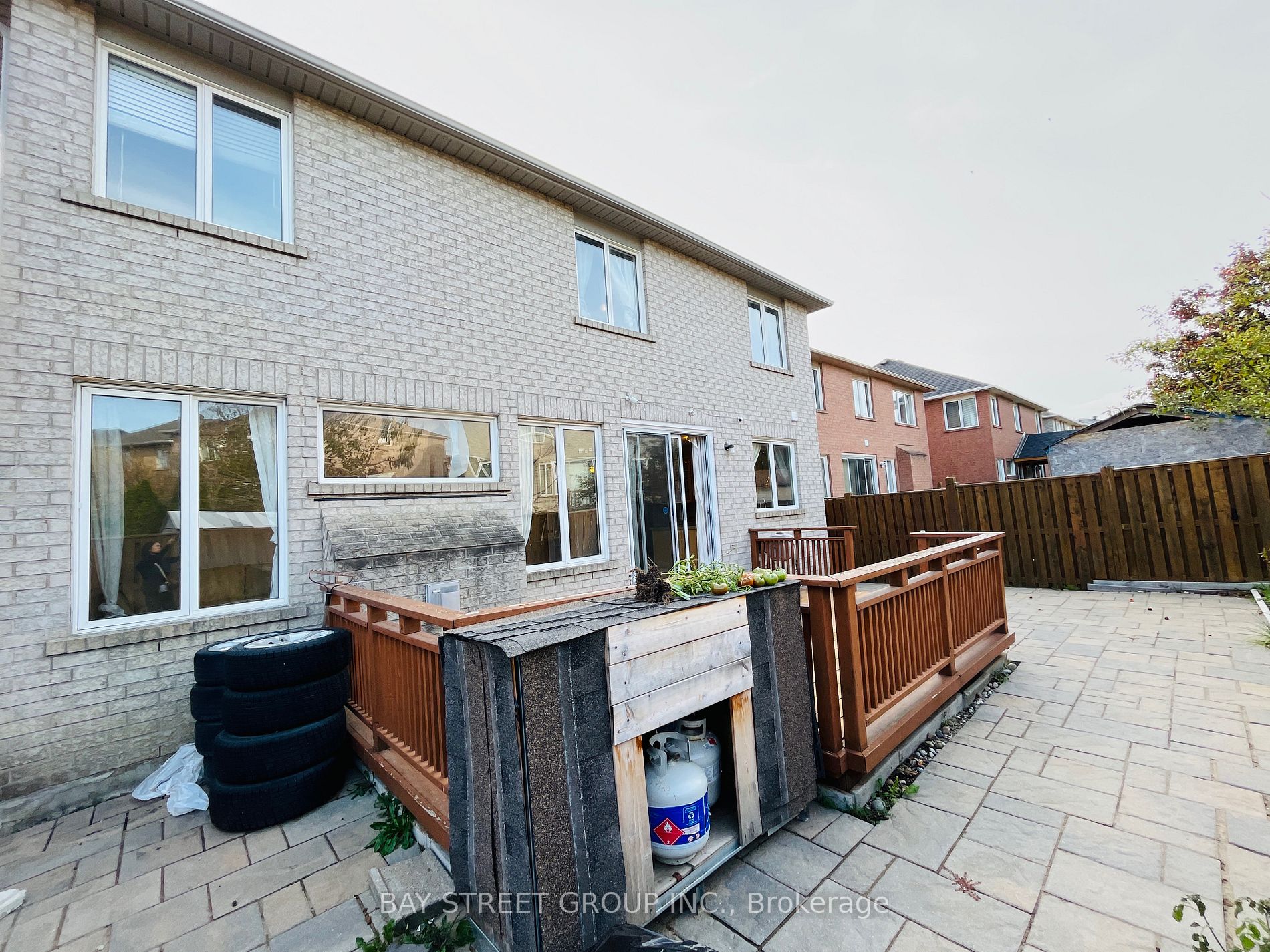 9 Gale Way, #Main