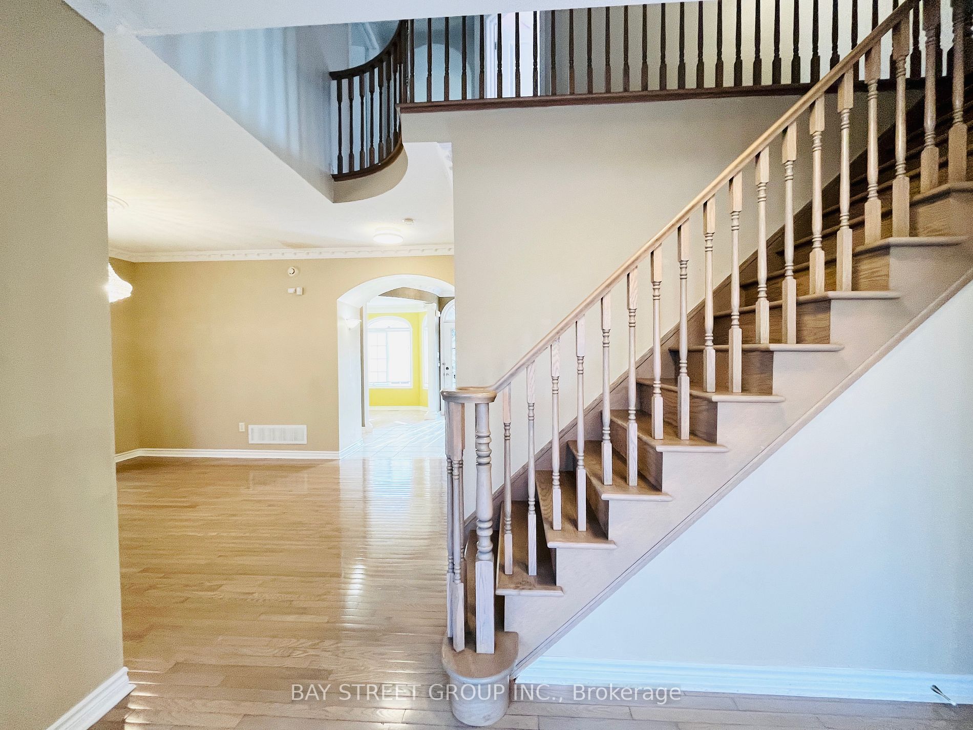 9 Gale Way, #Main