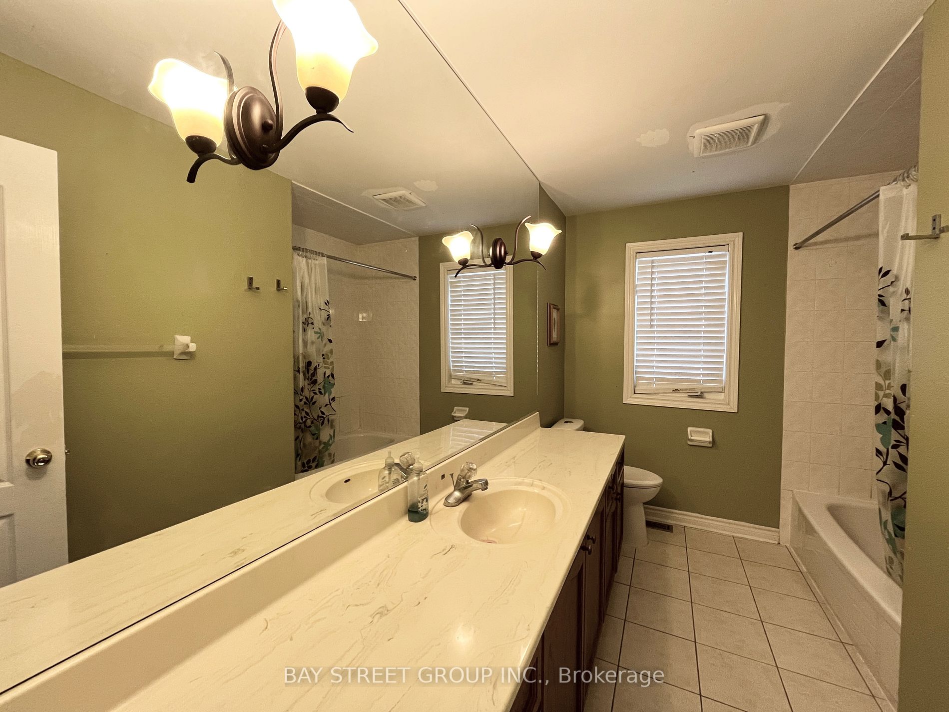 9 Gale Way, #Main