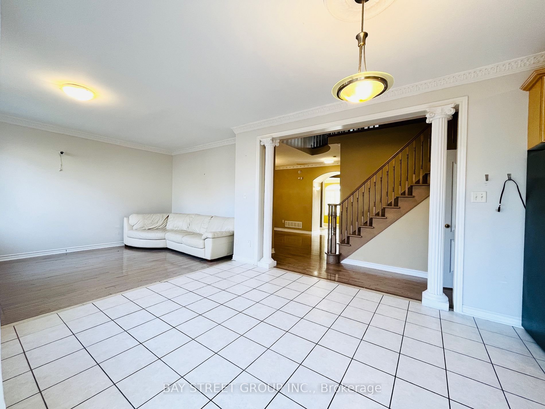 9 Gale Way, #Main