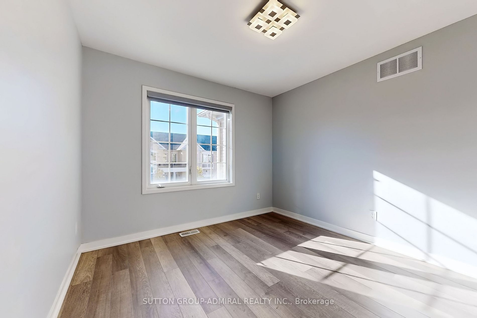 14 Avonmore Tr