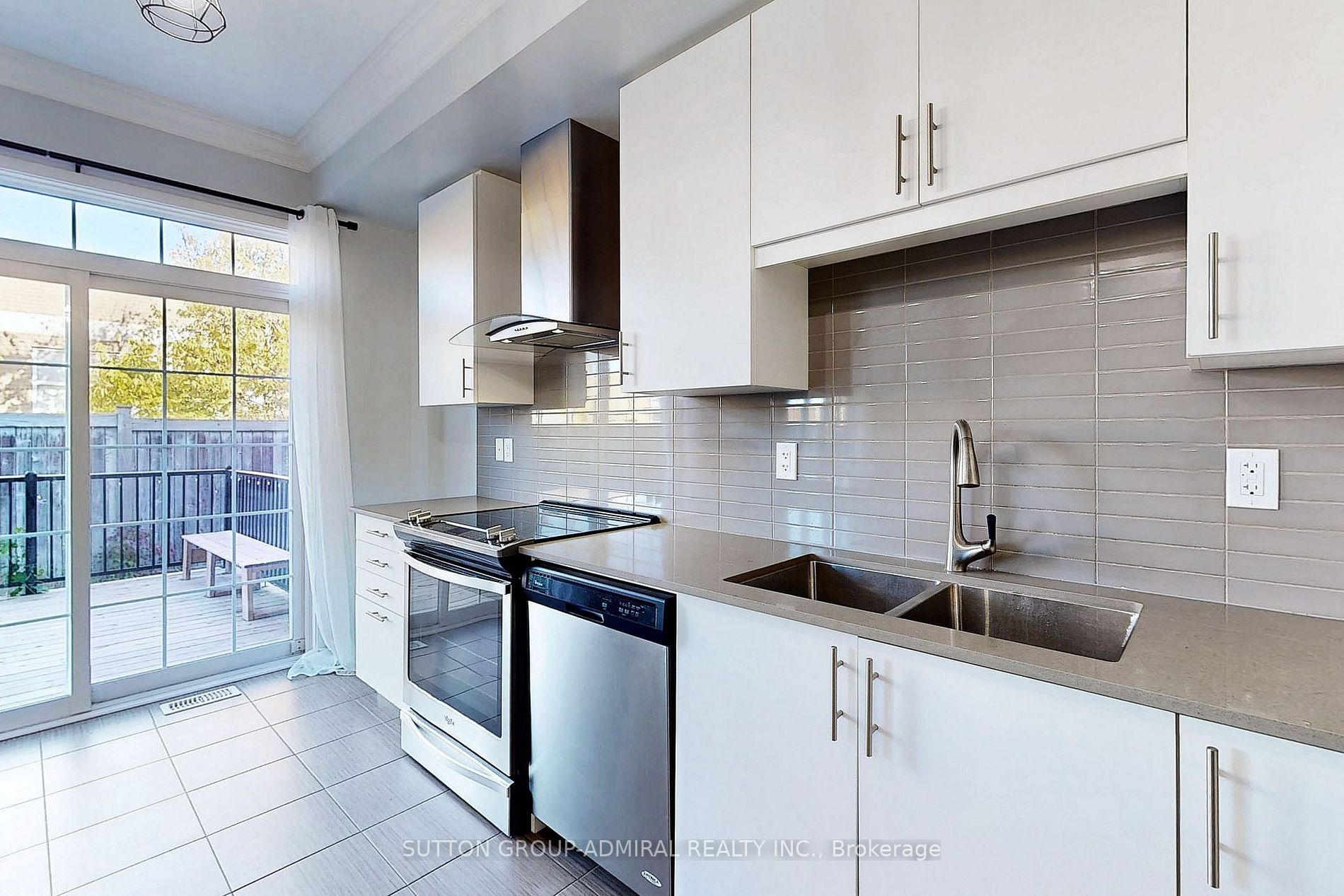 14 Avonmore Tr