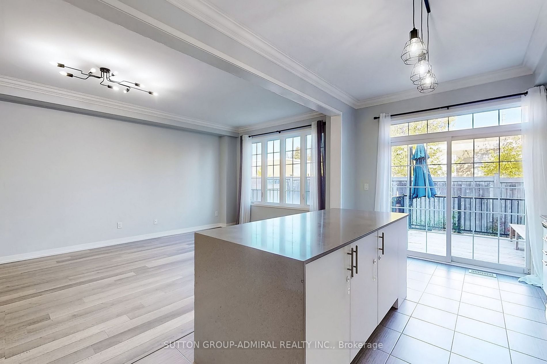 14 Avonmore Tr