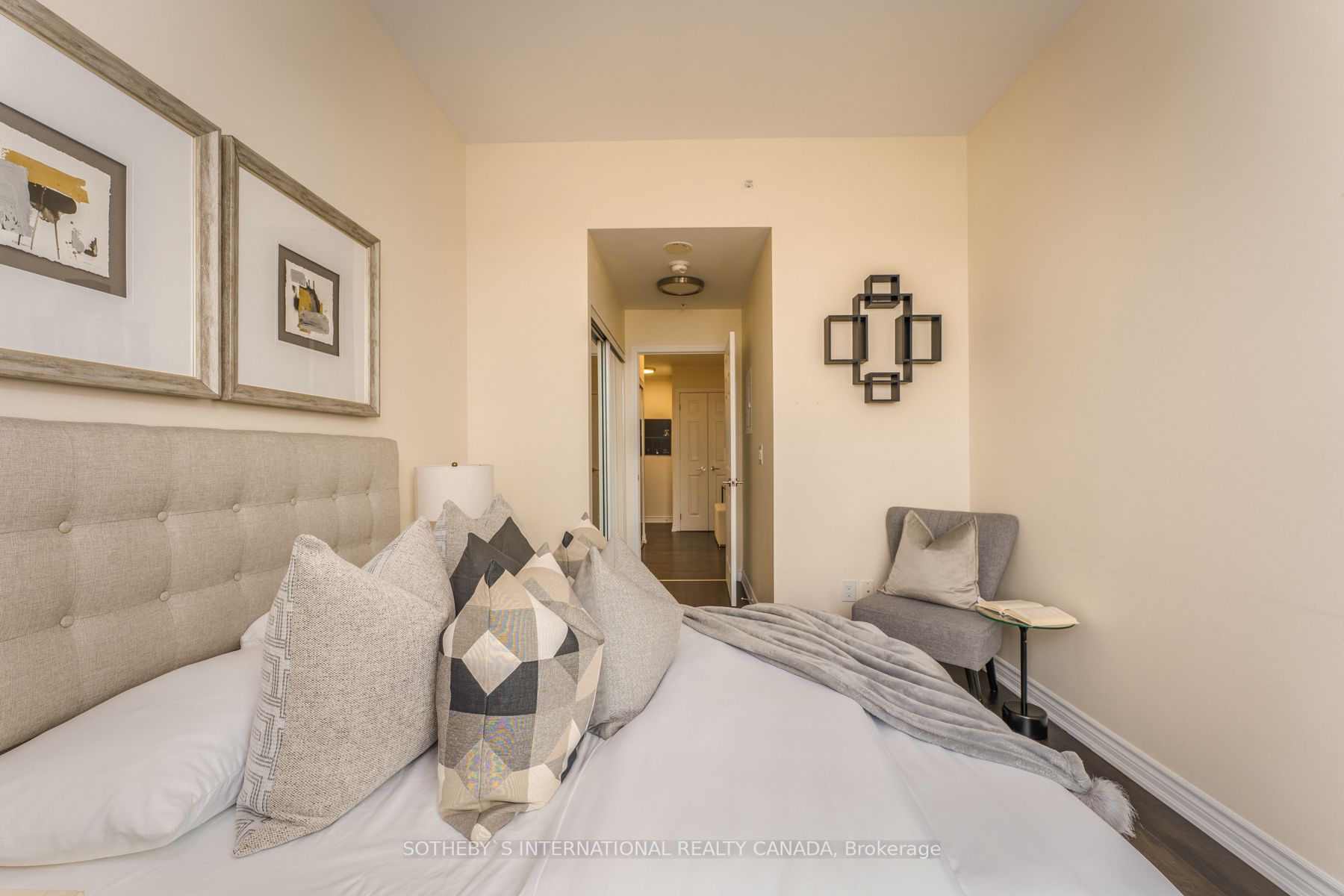 11611 Yonge St, #521