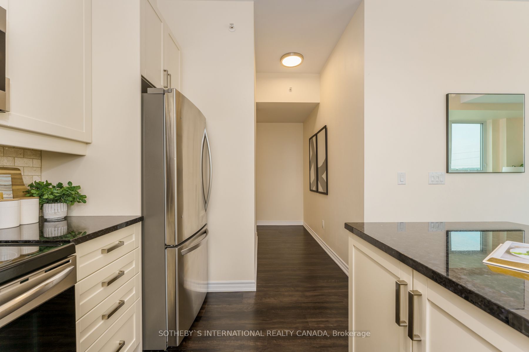 11611 Yonge St, #521