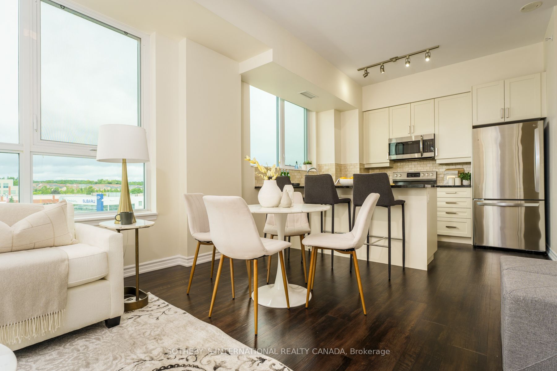 11611 Yonge St, #521