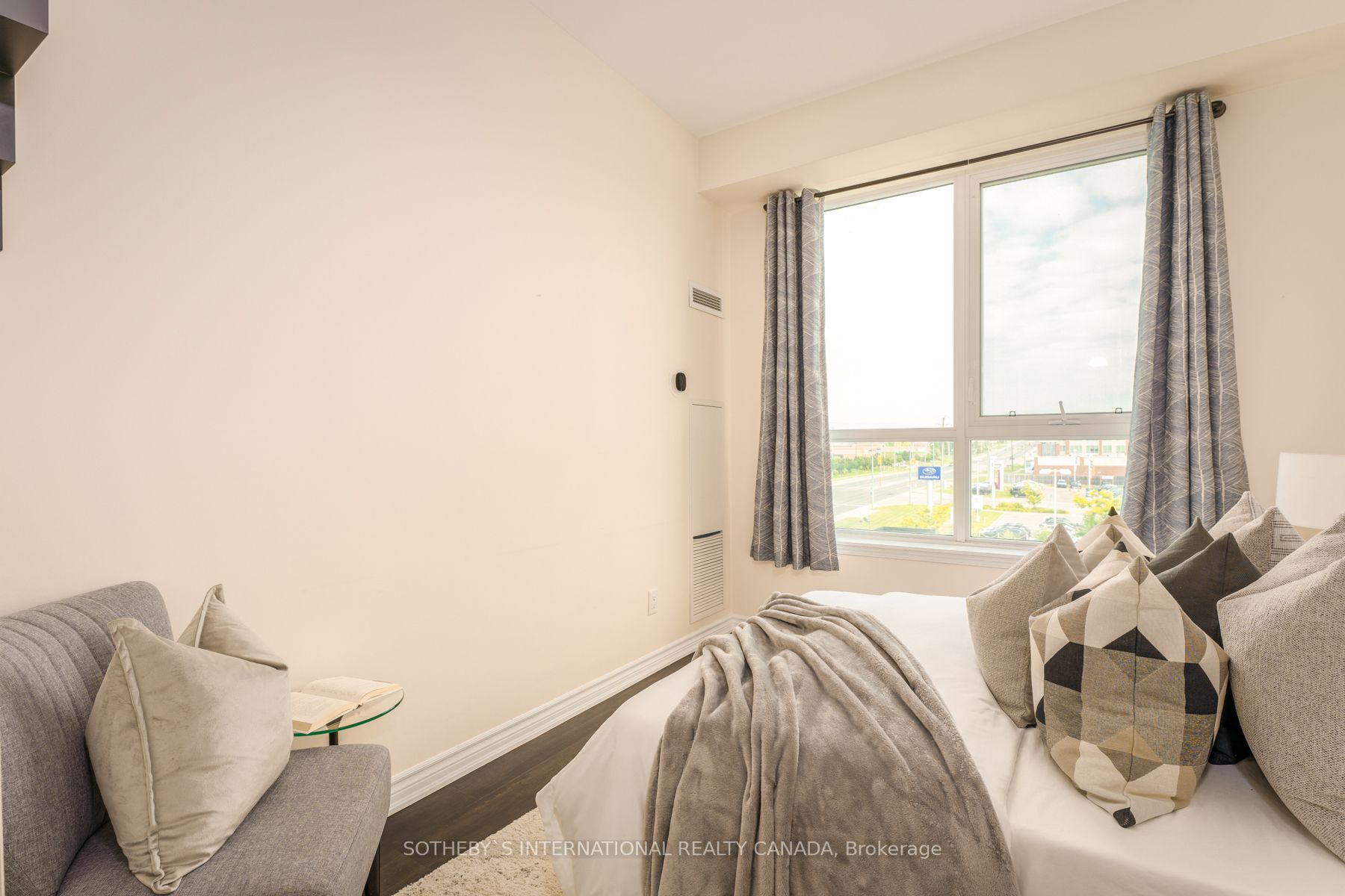 11611 Yonge St, #521