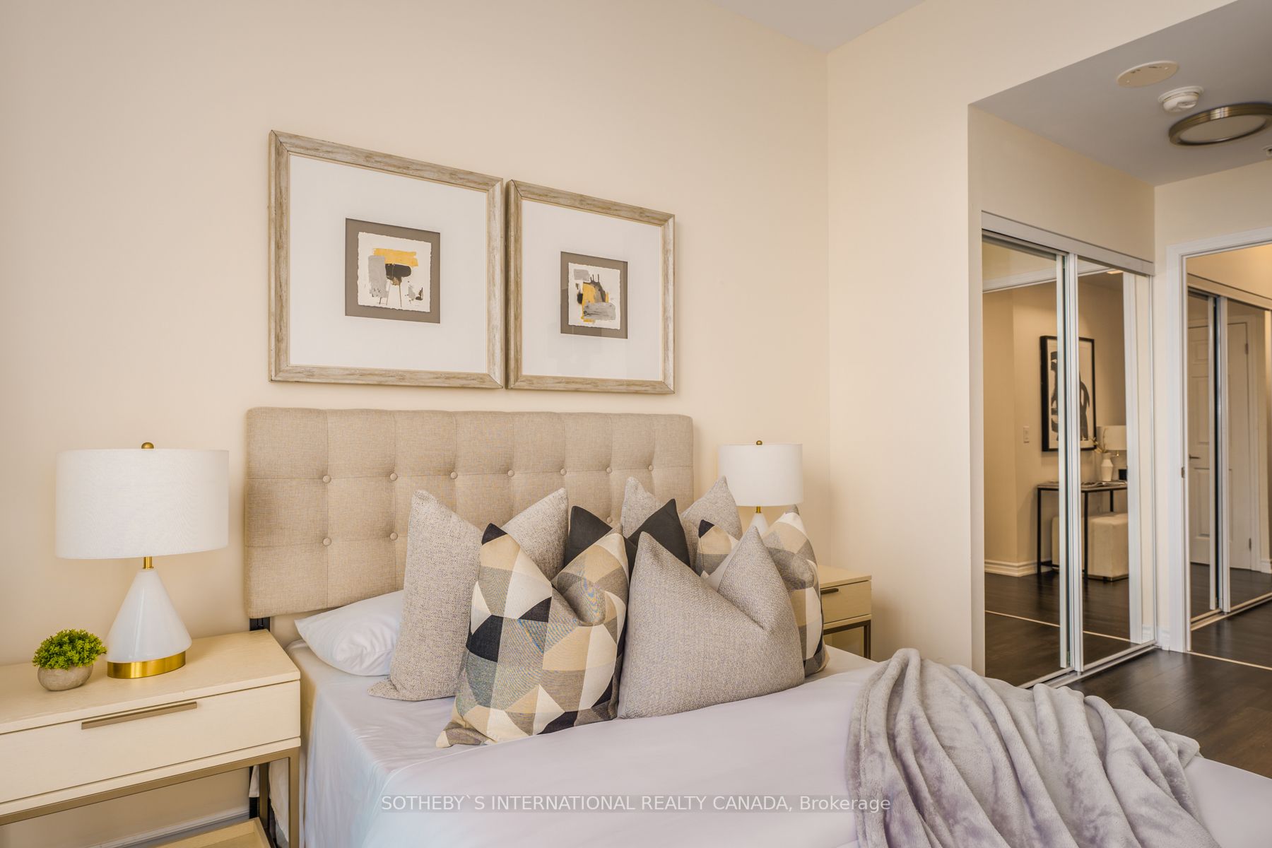 11611 Yonge St, #521
