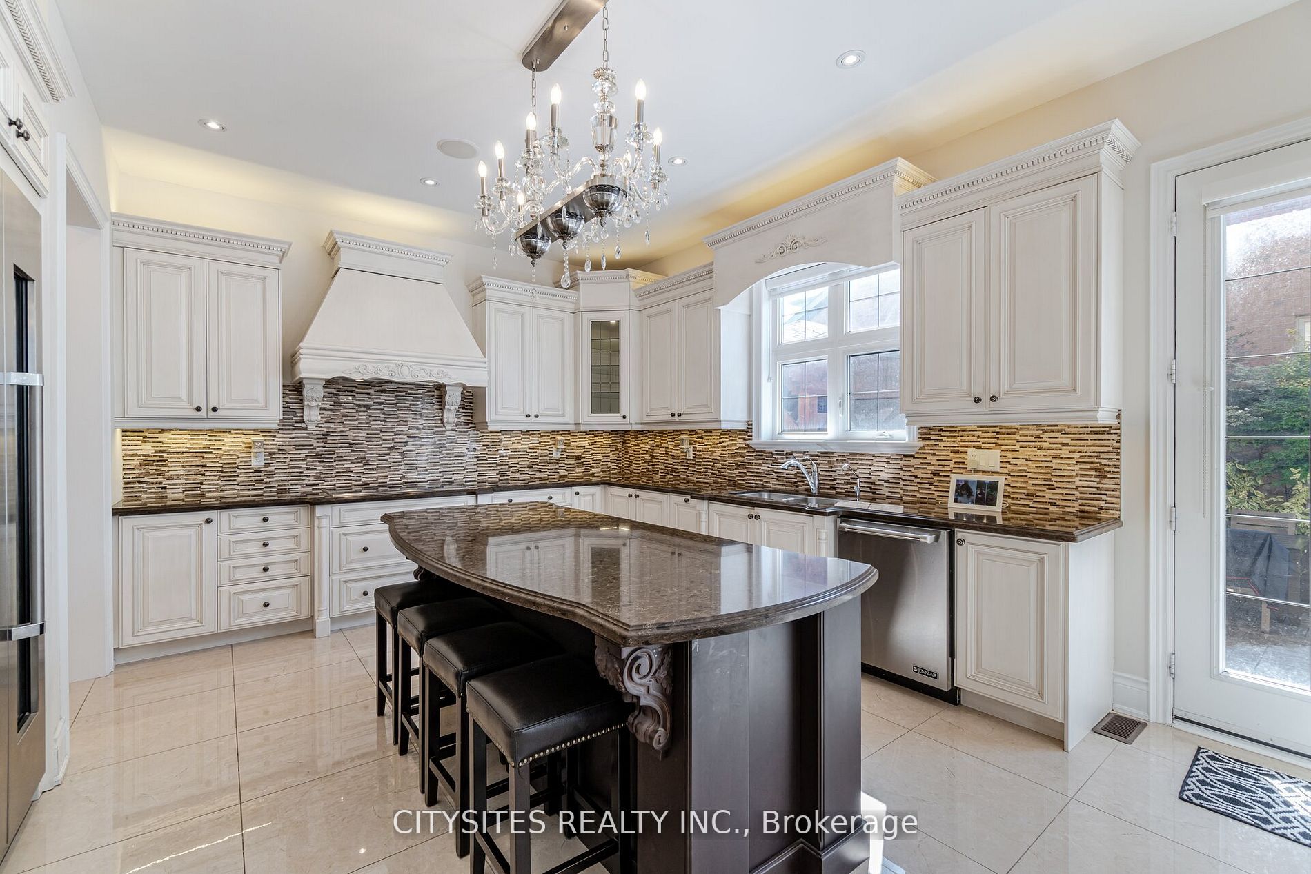 62 Virtue Cres