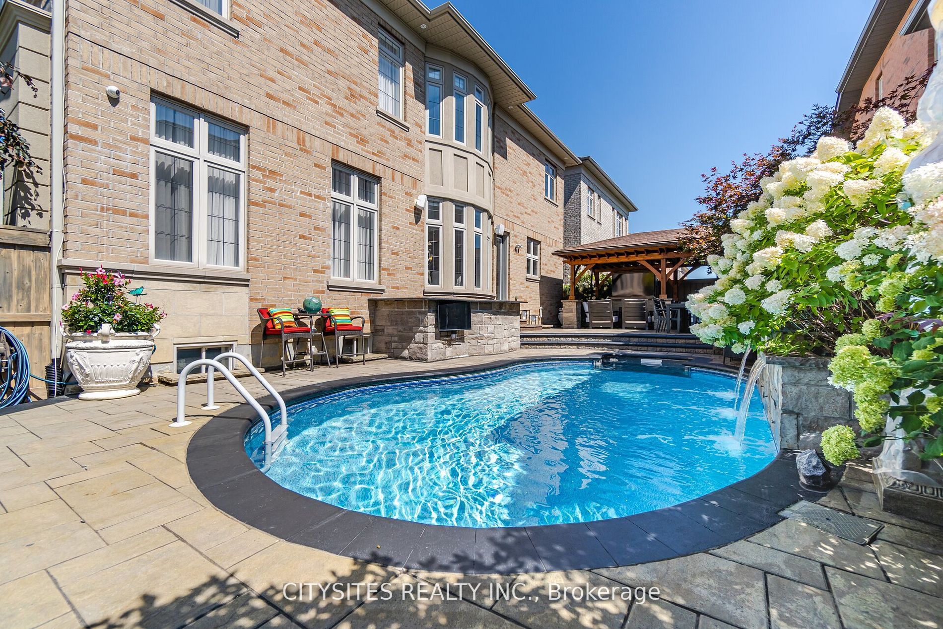 62 Virtue Cres