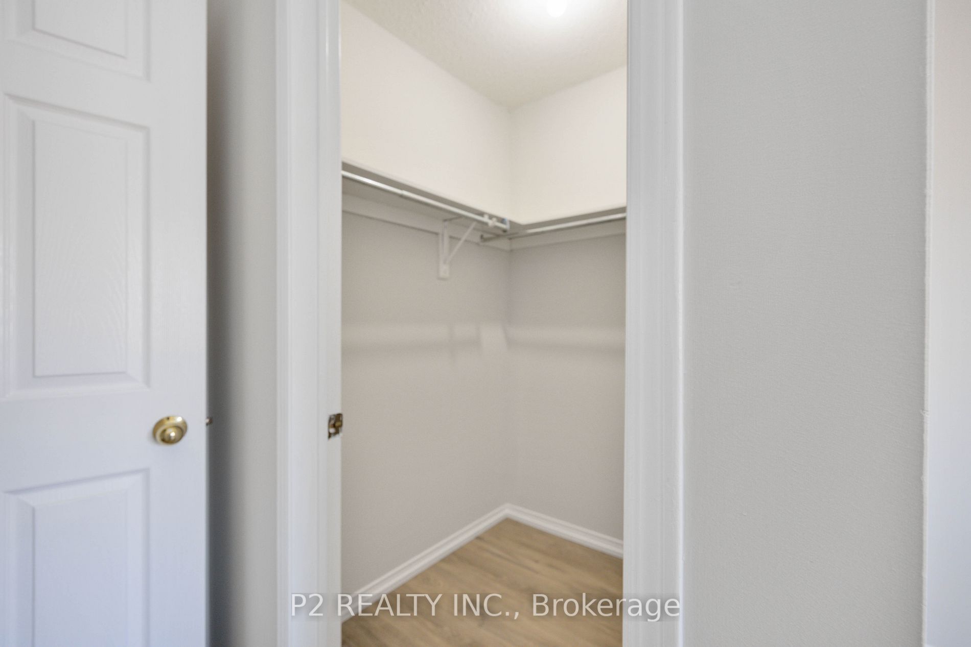 6 Prestwick Ave