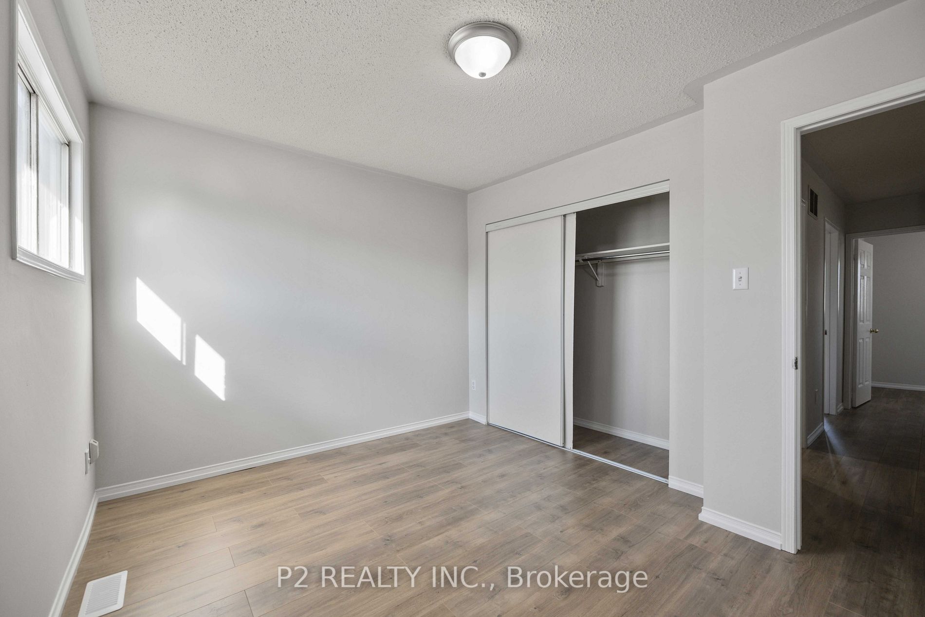 6 Prestwick Ave