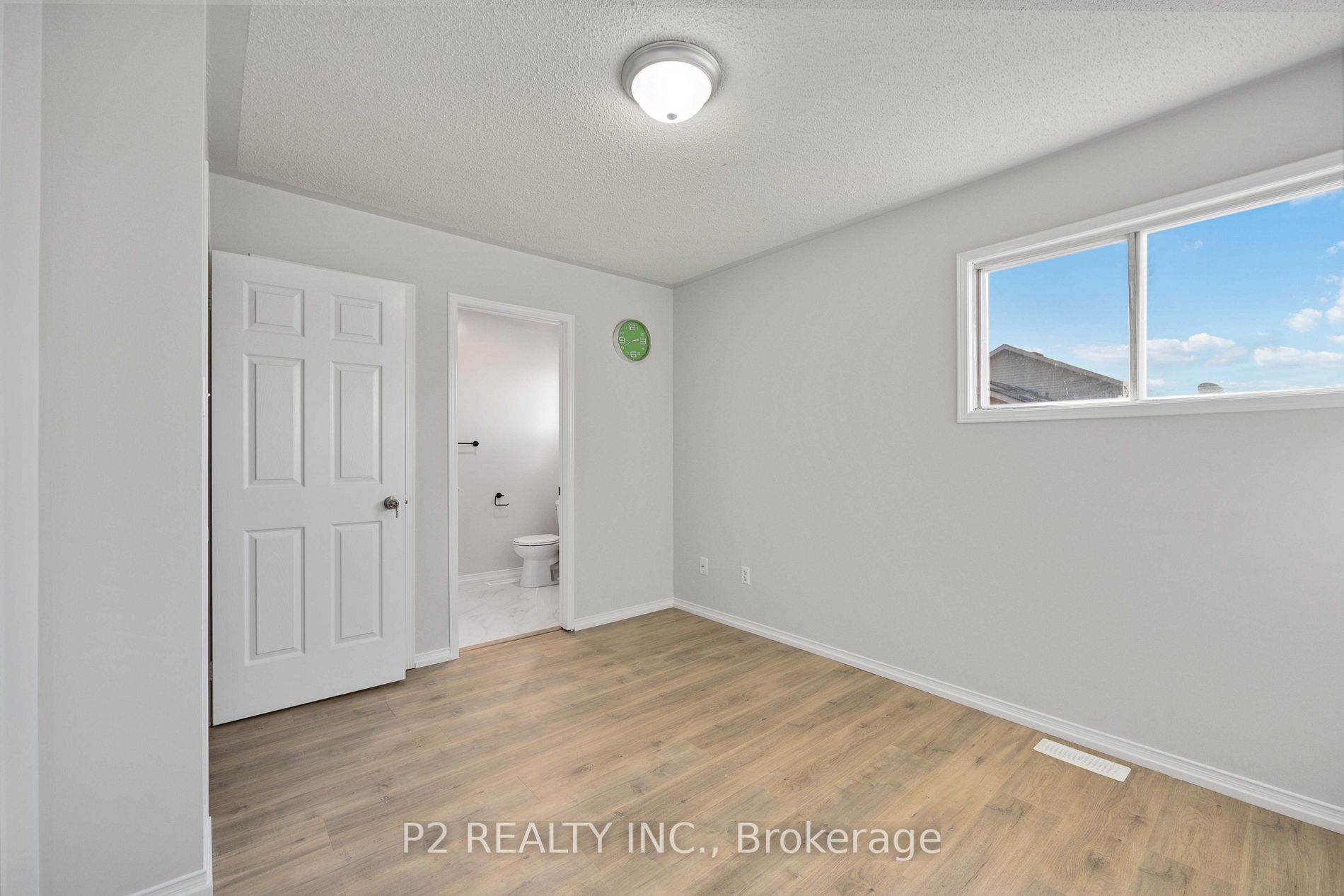 6 Prestwick Ave